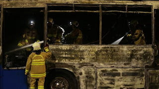 Ilustrasi bus terbakar habis