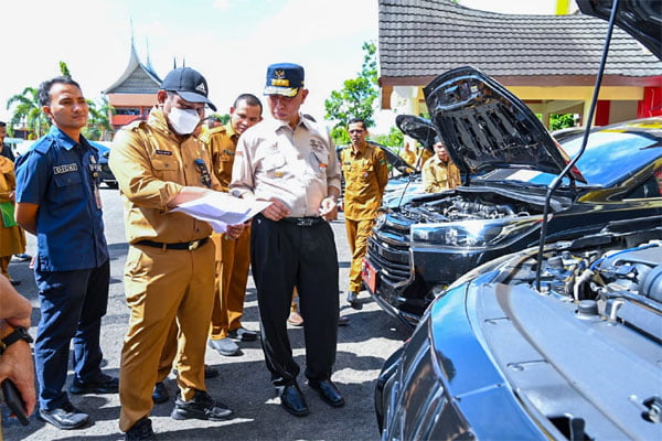 Periksa kendaraan dinas