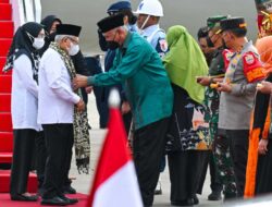 Gubernur Sambut Kedatangan Wapres di Padang