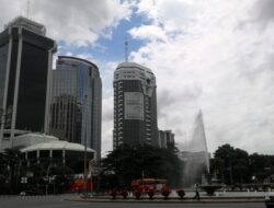 Cuaca di Jakarta Berawan dengan Hujan Ringan di Beberapa Wilayah