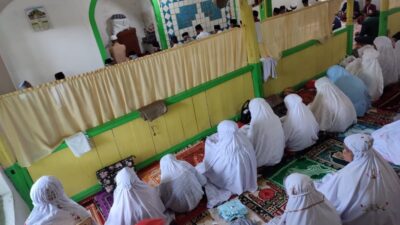 Jemaah Tarekat Naqsabandiyah di Kota Padang Melaksanakan Salat Idul Adha Lebih Awal