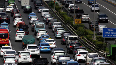 Mengalami kemacetan di pagi hari