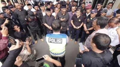 Ninik mamak laporkan Wako Bukittinggi ke polisi.