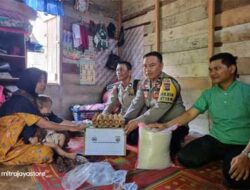 Bhabinkamtibmas Menjenguk Balita Penderita Tumor