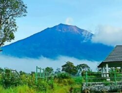 Gunung Tertinggi di Pulau Sumatera dan Keindahannya yang Menarik Perhatian Pendaki