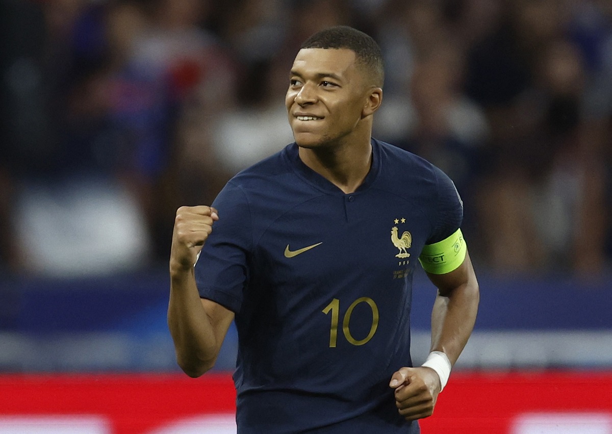 Kylian Mbappe Berhasil Ditahan oleh PSG