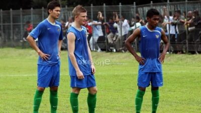 Syamsir Alam (paling kiri), 1 dari 5 pesepakbola Indonesia yang hilang ditelan bumi setelah berkarier di luar negeri.