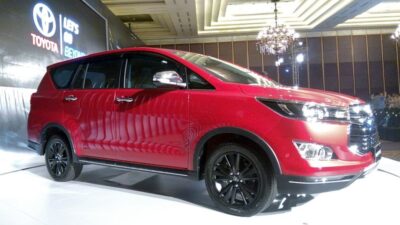Pilihlah Toyota Innova yang Sesuai dengan Gaya Anda, Standar atau Venturer?