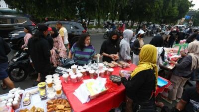 Produk makanan dan minuman wajib halal.
