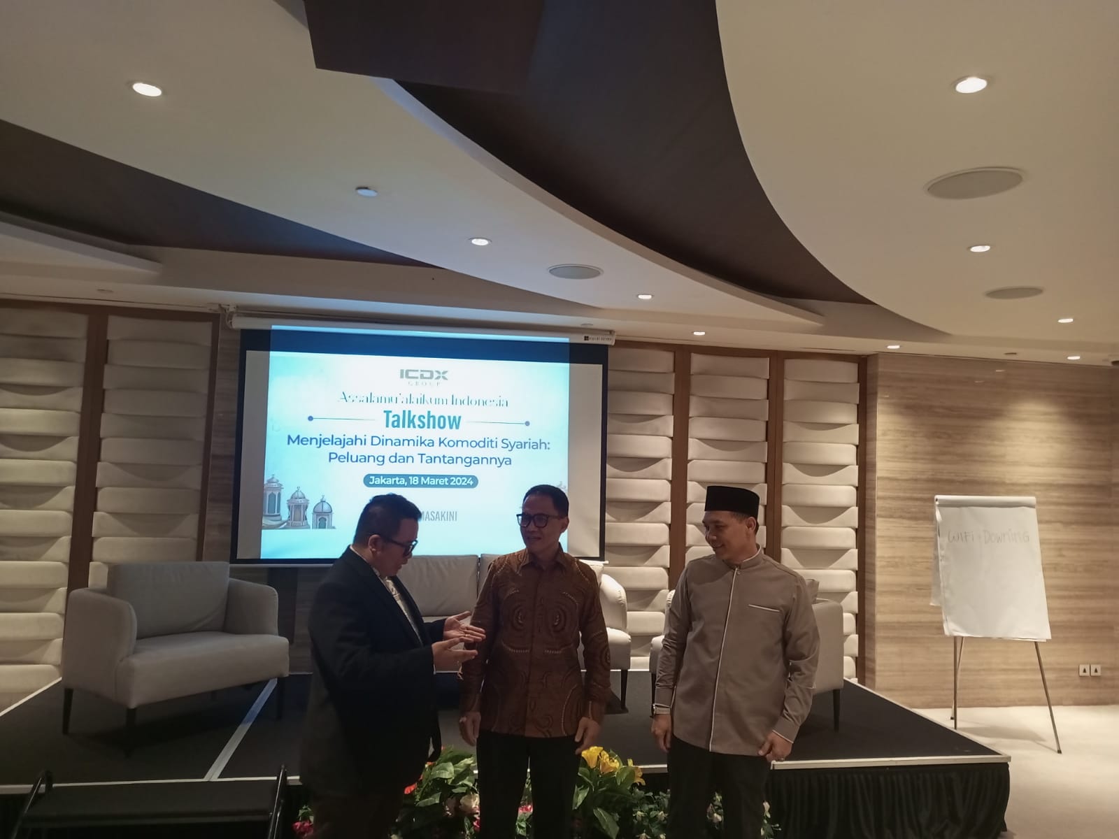 Tantangan dan Peluang Industri Syariah di Indonesia Menyusul Fatwa MUI 2011.