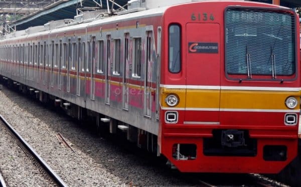 KRL alami gangguan karena pohon tumbang.