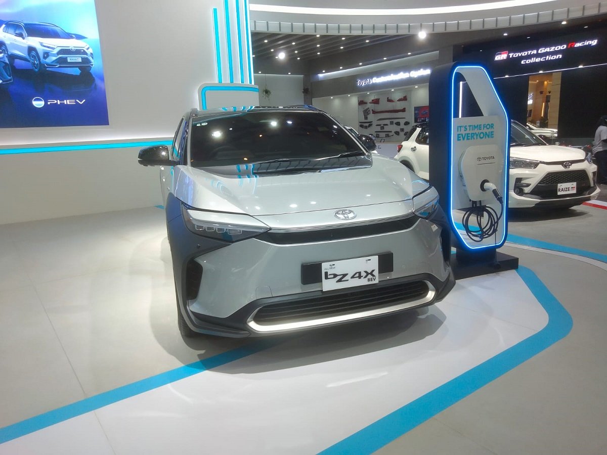Cuma jual 1 mobil listrik, kapan Toyota luncurkan model baru?.