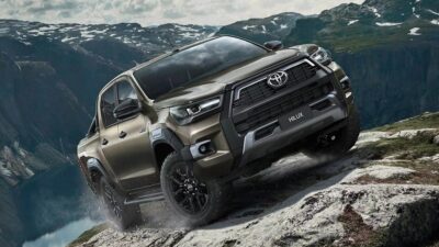 Toyota Hilux EV bakal meluncur akhir 2025.