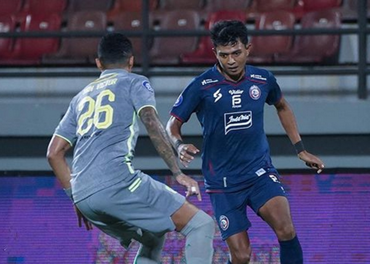 Laga Arema FC vs Persebaya Surabaya di Liga 1 2023-2024.