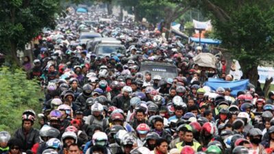 Berbahaya, pemudik motor diminta tidak membawa anak-anak.