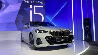 BMW masih rahasiakan harga mobil listrik i5, ini alasannya.