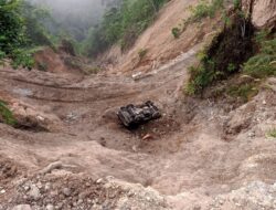 Insiden Dramatis: Kendaraan Tanpa Nomor Plat Jatuh ke Jurang 45 Meter di Muara Imat