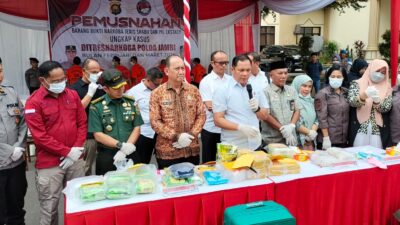 Ditresnarkoba Polda Jambi Musnahkan Puluhan Kilogram Sabu dan Puluhan Butir Ekstasi Senilai Milyaran Rupiah