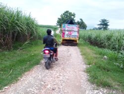 Jalan Penghubung Antar Desa Rusak Parah, Kini Warga Mengeluh