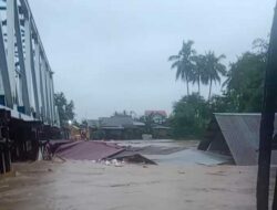 Sejumlah Rumah Hanyut di Kota Padang