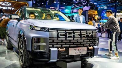 Mobil China mendominasi pasar di Rusia.