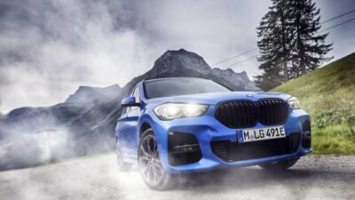 Ilustrasi pajak mobil bmw.