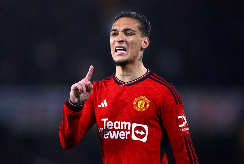 Erik ten Hag berharap Antony mengulangi performa gemilang saat Manchester United menjamu Liverpool.