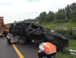 Mobil Anggota DPRD Jabar Terbalik di Tol Cipali, Diduga Akibat Sopir Mengantuk