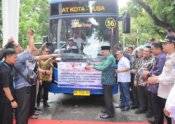 Bus Trans Padang