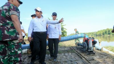 Mentan Andi Amran Sulaiman targetkan petani Lamongan tanam padi tiga kali setahun dengan program Pompanisasi.