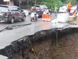 Keretakan Jalan Ancam Arus Lalu Lintas di Nagari Aia Angek, Kabupaten Tanah Datar