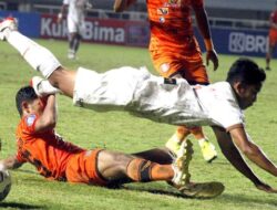 Persija, Persiraja, dan Lainnya, Klub Indonesia Dilarang Mendaftar Pemain Baru oleh FIFA