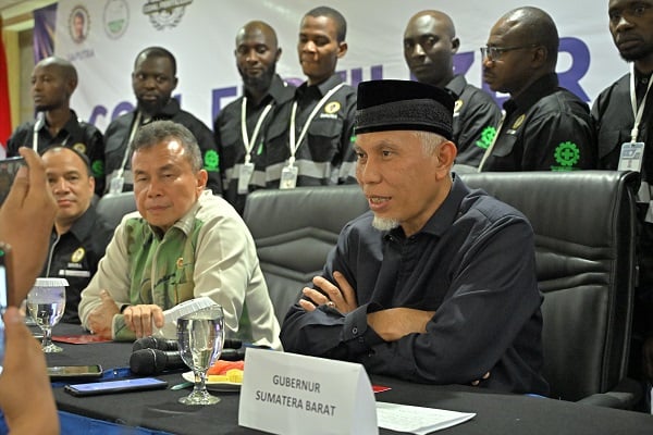 Gubernur Sumbar Mahyeldi