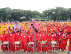 Budaya Minangkabau Dikenalkan kepada Anak-anak TK Padang Lewat Tari Piring
