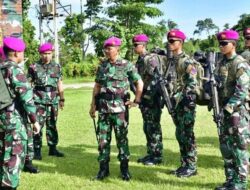 Pemeriksaan Kesiapan Satuan Tugas Marinir oleh Brigjen TNI di Sorong