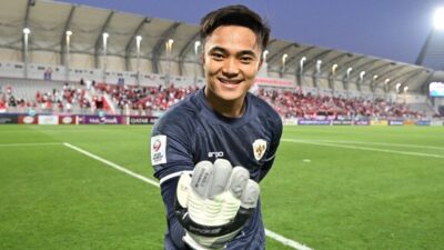 Kiprah Ernando Ari Sutaryadi mendapat pujian dari pelatih kiper Persib Bandung.