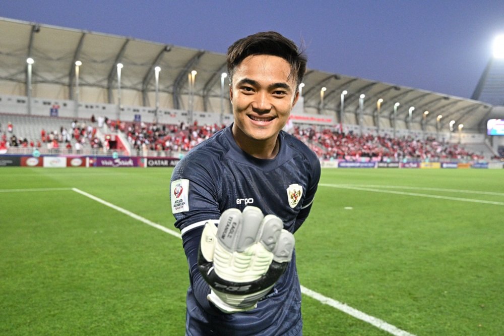 Kiprah Ernando Ari Sutaryadi mendapat pujian dari pelatih kiper Persib Bandung.