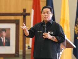 Bertemu di Indonesia, Nemanja Vidic Sambut Erick Thohir dengan Penuh Hormat
