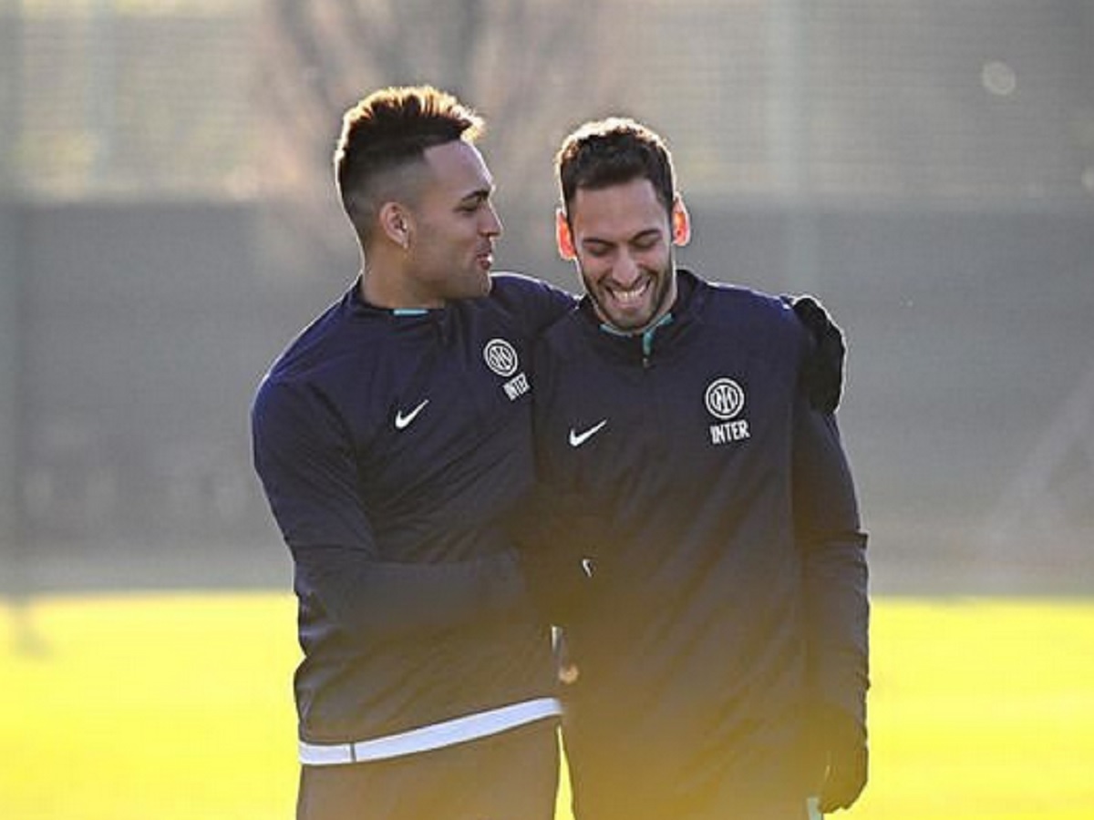 Hakan Calhanoglu kala membela Inter Milan.