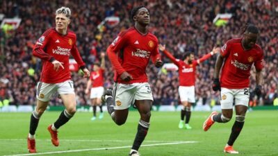 Gol Kobbie Mainoo sempat membawa Manchester United berbalik unggul 2-1 atas Liverpool.