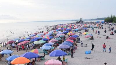 Liburan Lebaran Destinasi Wisata Pantai Gandoriah Kota Pariaman Jadi Favorit Dikunjungi Wisatawan