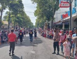 Meriah! Ribuan Orang Padati Dr Wahidin Rembang Saksikan Pawai Sedekah Laut
