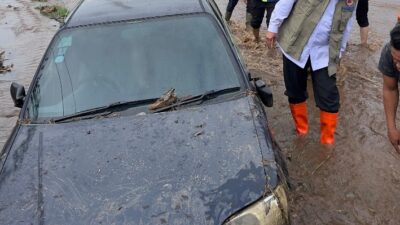 Kecelakaan Dekat Gubernur Sumbar, Dua Minibus Tertimbun Material Longsor