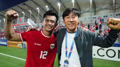 Shin Tae-yong bersama Pratama Arhan.