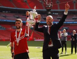 Erik ten Hag; Dua Trofi dalam Dua Tahun, Namun Masa Depan di Manchester United Tidak Pasti