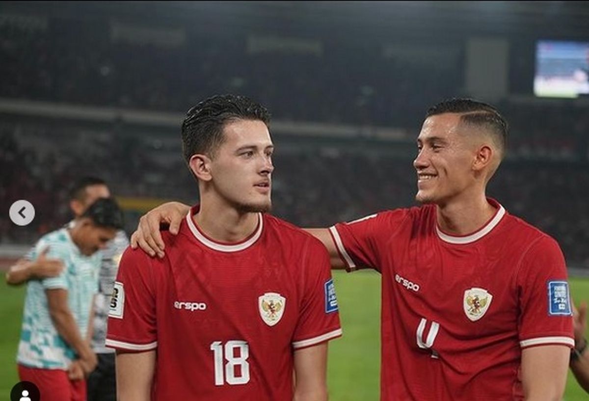 Jay Idzes (kanan) absen di laga Timnas Indonesia vs Irak.