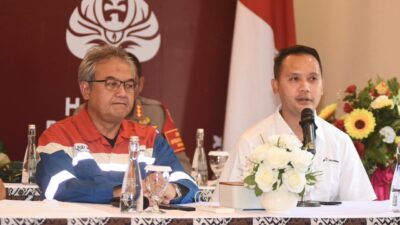 VP Corporate Communication Pertamina Fadjar Djoko Santoso menyampaikan keterangan pers kepada awak media nasional saat acara konferensi Pers Peringatan Hari Lahir Pancasila 2024 di Dumai, Riau.