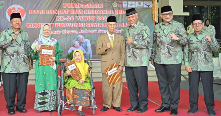 Trans Padang Gratis Seminggu untuk Lansia