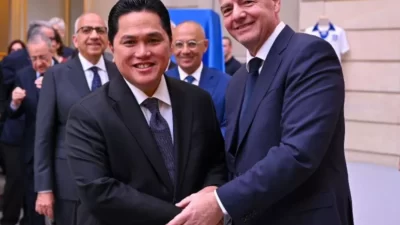 Ketum PSSI, Erick Thohir bersama Presiden FIFA, Gianni Infantino.