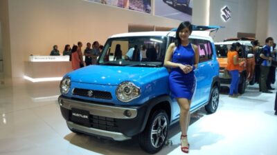 Ilustrasi 3 merek mobil bagian dari Suzuki.